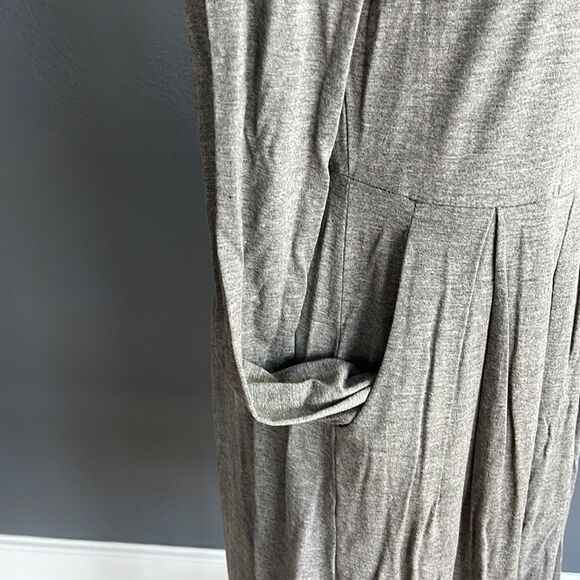 Sumier Fariry heather gray stretch jersey pleated skirt midi dress. NWT. Medium. - Picture 4 of 6